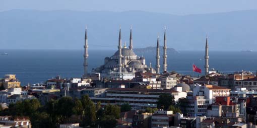 Vistas Do Mar Mediterrâneo E Do Antigo Minarete Turco A Partir De