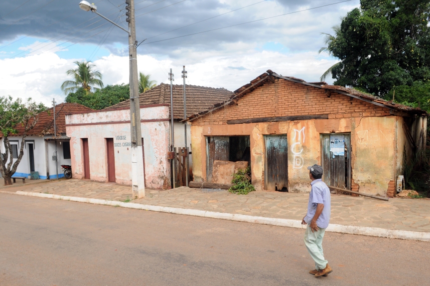 Minervino Junior/CB/D.A Press. Brasil. Moradores e casarões antigos em Lagolândia,  em Goiás.